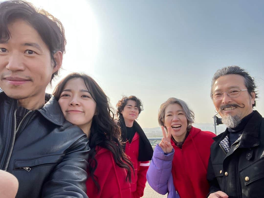 ユ・ジュンサンさんのインスタグラム写真 - (ユ・ジュンサンInstagram)「카운터즈  Let’s go  #경이로운소문2_카운터펀치  #가모탁 #도하나 #소문이 #추여사 #장물회장님 #이제 시작입니다」7月30日 9時10分 - yujunsang1128