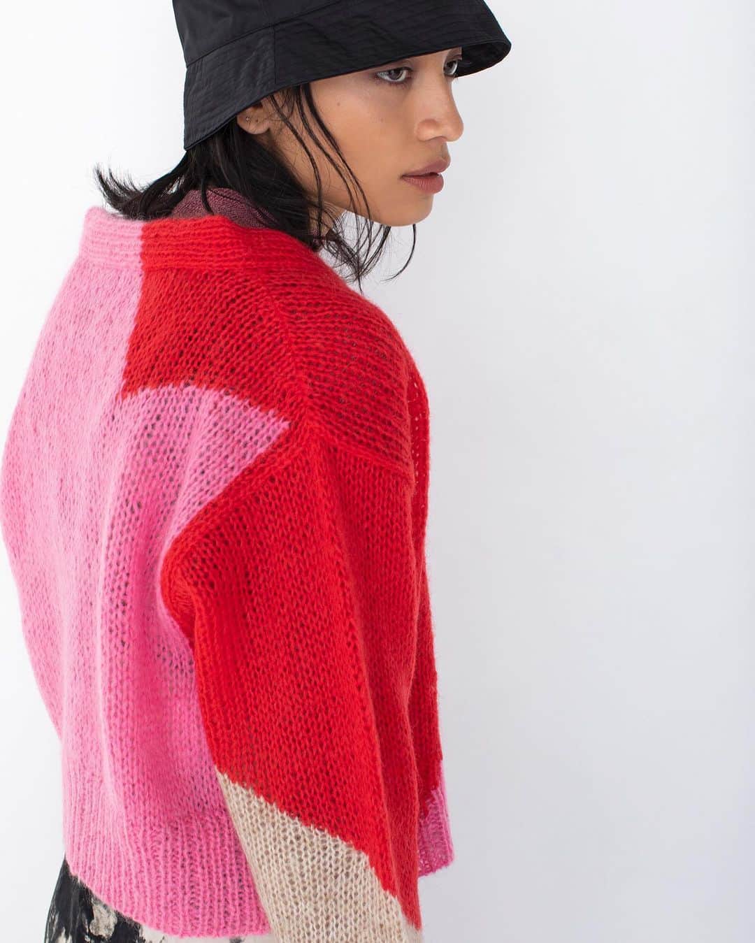 ノーマ ティーディーのインスタグラム：「NOMA t.d. 23FW  #36 'COME TOGETHER'  HAND KNITTED MOHAIR CARDIGAN」