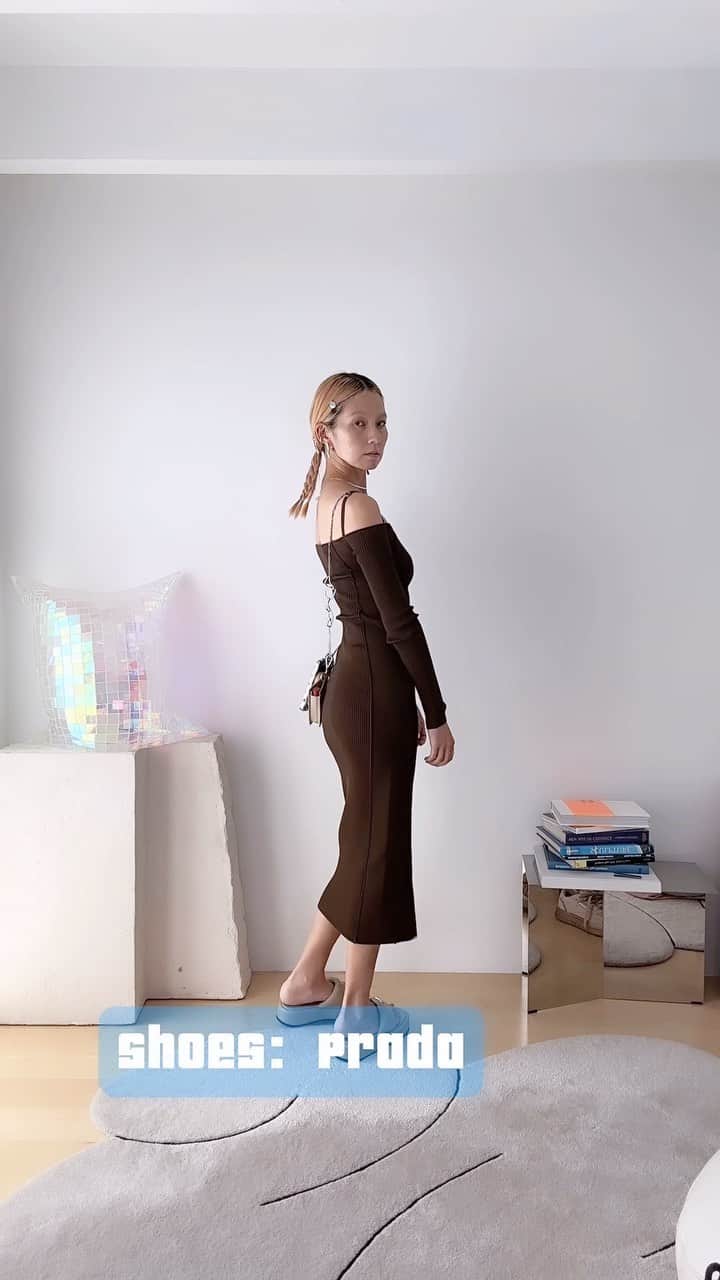 三苫愛のインスタグラム：「三つ編みって子どもっぽい印象がありますが、位置を気をつけるだけでバランス良くなります🦥 大人っぽい印象にしたかったら前から見えない位置で二つ結びするのが大事です！ Jewelry @pluiehair @pluietokyo  Dress @jacquemus」