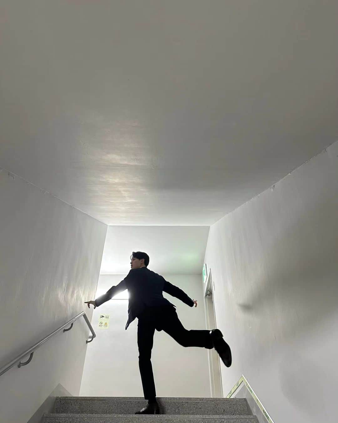 チョン・ユアンさんのインスタグラム写真 - (チョン・ユアンInstagram)「비상계단에서 도촬당하기」7月30日 9時47分 - xxngvooqhn