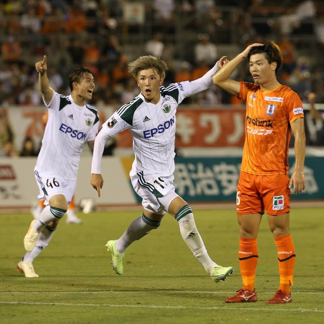 松本山雅FCさんのインスタグラム写真 - (松本山雅FCInstagram)「2023.7.29 Meiji Yasuda J3 League Matchweek 20 Ehime 1-1 Matsumoto #松本山雅fc #matsumotoyamaga #yamaga #onesoul #小松蓮」7月30日 9時52分 - matsumoto.yamagafc