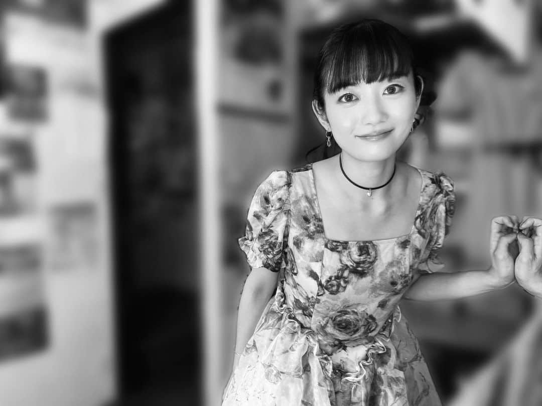 森田涼花のインスタグラム：「⭐️✨ おやすみ配信100回記念ライブイベント ありがとうございました⭐︎  4年振りのイベント開催 もぉとっても幸せな時間でした♪  みなさんが何だったら喜んでくれるかなぁと曲や物販を 考えたりと、制作する時間までもが楽しかった！　  いつも応援してくれてありがとう、の 日頃の感謝を込めてひとつひとつ作りました。  コロナ禍からスタートした、おやすみ配信。 こんなに続けられるとは思ってもみませんでした。 これからも、マイペースにはなりますが 続けていけれたらなぁと思っています☺︎  イベント後は、朗読劇アップルボム仮へ。 本日いよいよ千秋楽！12:00〜／16:00〜　2公演！」