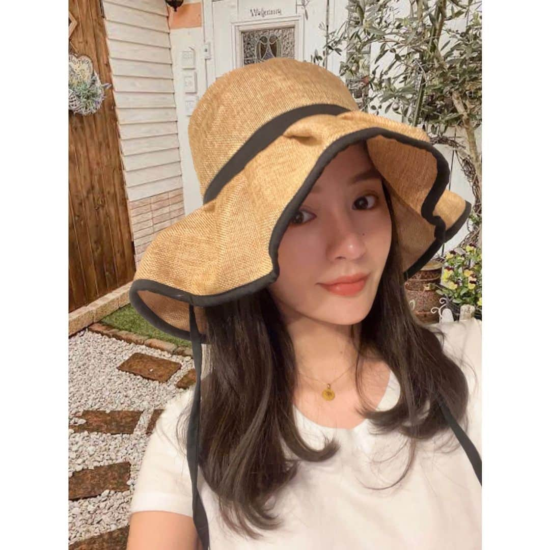 立花陽香さんのインスタグラム写真 - (立花陽香Instagram)「Have an awesome summer 😎👍🌈🌈  麻素材のUVハット可愛いから色違いも買った👒👒 服も小物も、いつもブランドの名前が覚えられない。また忘れちゃったけど可愛い😛🩷 ブラックはもっと可愛い🩷🩷🩷」7月30日 10時03分 - haruka_4