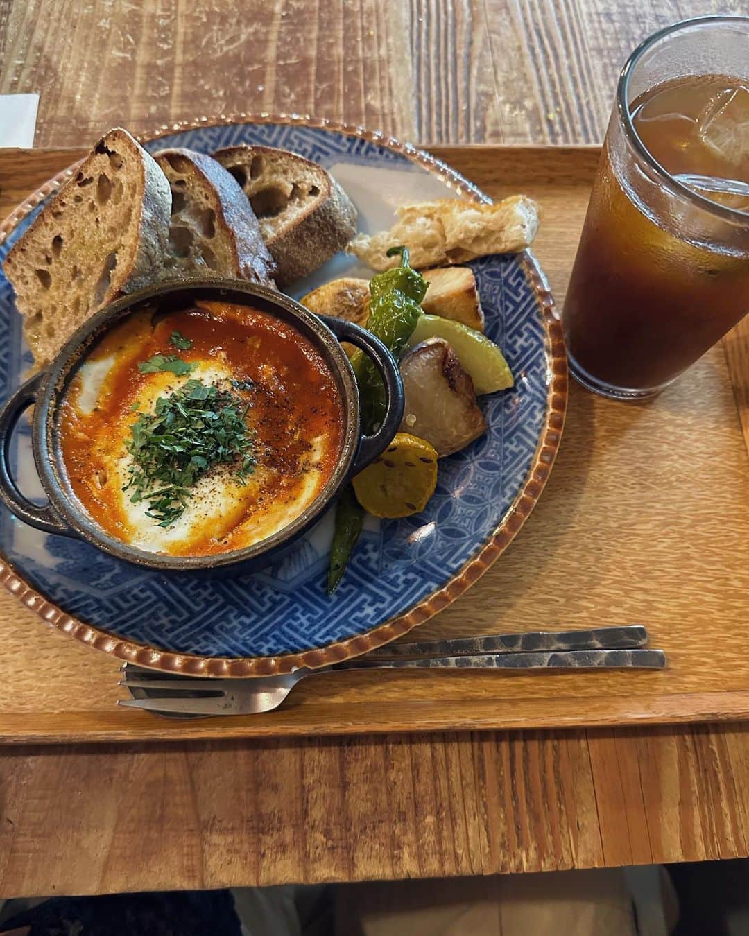 樽見麻緒のインスタグラム：「こころちゃんとlunch🥐 暑いけど子供達は元気いっぱい🤣🩵 六本木だけど子供が遊べるところも意外とある！  こころちゃんいつもありがとうね😘🫶」