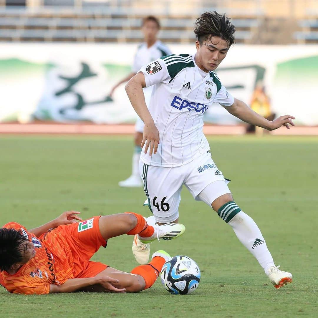 松本山雅FCのインスタグラム：「2023.7.29 Meiji Yasuda J3 League Matchweek 20 Ehime 1-1 Matsumoto #松本山雅fc #matsumotoyamaga #yamaga #onesoul #安永玲央」