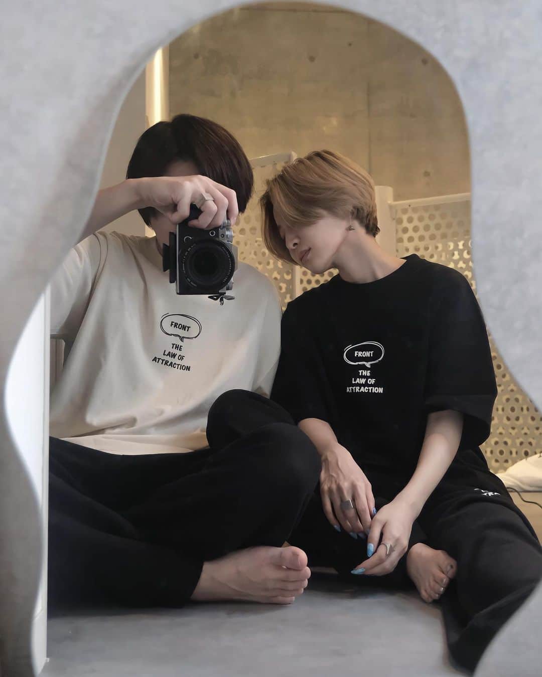 ニヒル。のインスタグラム：「˗ˏˋ store7/31(0:00)close! ˎˊ˗   @__t__l__o__a__   新作は全種類、残り数枚ずつですが💦 良かったら見てみてね😊🩵(完売しました🙏)  セットアップとして着用可能なデザインになってます✦✧  家でも外でも愛用できるし、らくちんそす˙꒳​˙♡  販売サイトはプロフィール欄のリンクから飛べまふ✈︎  model @keikoyama_   with lily🐶♡  Always Thank youuu…𓍯   #新作 #セットアップ #TLOA #BASE #お知らせ」