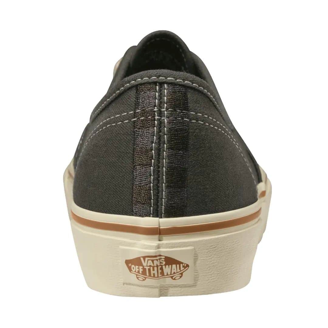 Vans Philippinesさんのインスタグラム写真 - (Vans PhilippinesInstagram)「Back to the roots, where it all began: the OG Vans since '66! 🏁🙌  Vans Authentic, a timeless tale since 1966! Vintage vibe elevated with embroidered check details! 🏁  Get yours now from select Vans stores or through Vans’ official chat store https://tinyurl.com/VansPhOfficialChatstore   #vansphilippines」7月30日 16時02分 - vansphilippines