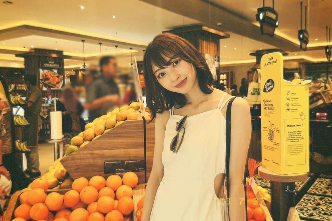 辻野かなみのインスタグラム：「❤︎   ⁡ Berbelanja di Indonesia💓 （インドネシアでお買い物💓） ⁡ ルンルン🎶 ⁡ #インドネシア　#ジャカルタ　 #かなみしふく　#かなみん旅 #Indonesia #djakarta  #follome  #辻野かなみ　#かなみん　 #超ときめき宣伝部　#超とき宣 #𝗂𝗇𝗌𝗍𝖺𝗀𝗈𝗈𝖽 #𝗂𝗇𝗌𝗍𝖺𝗅𝗂𝗄𝖾 #𝖿𝗈𝗅𝗅𝗈𝗐𝗆𝖾 #𝗅𝗈𝗏𝖾 #데일리룩　#데일리룩코디　#패션	#오오티디 #데일리　#좋아요　#팔로우」