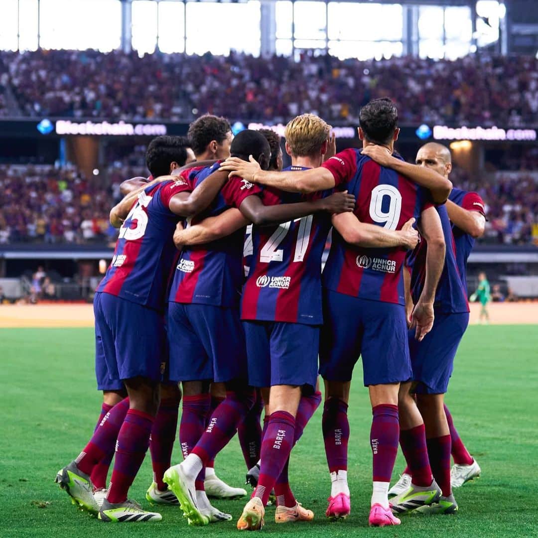 ロベルト・レヴァンドフスキのインスタグラム：「First El Clasico of the season ⚽️⚽️⚽️  @fcbarcelona」
