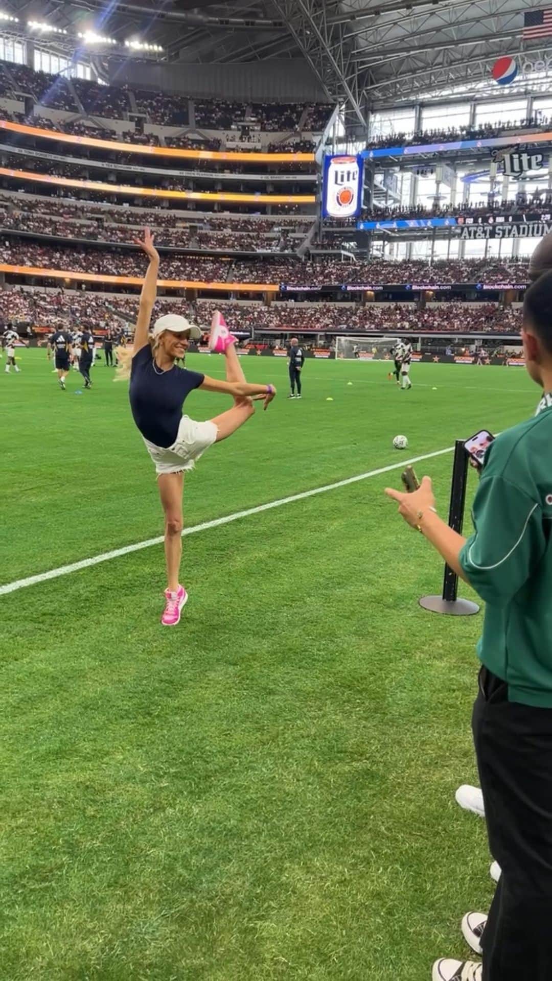 ナスティア・リューキンのインスタグラム：「and then I almost ate 💩 in front of 85,000… some would call it dèjà vu. others would call it washed up… and I call it: event finals, no 30 second touch 🫠」