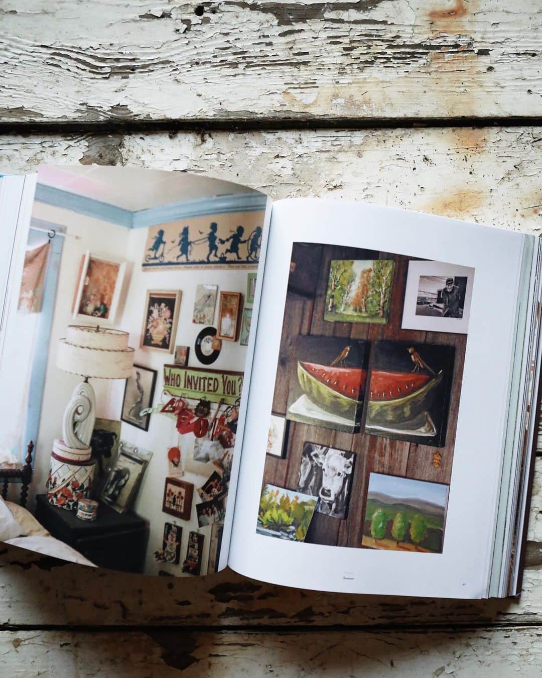 FOLKさんのインスタグラム写真 - (FOLKInstagram)「🍎ESCAPE TO THE COUNTRY — LIVING ON THE FARM  a hardcover coffee table book by folk | now available   It was a passion project that took a year longer than expected. A journey from living in The City to moving back to western Kentucky and into a 120 year old farmhouse that was built by my great great grandparents. It had been a dream since I was four to one day own this place and to live a quiet life in the country....a bucolic valley in the middle of nowhere that my family first settled in the 1780s. This book follows that journey, but in the process it took on a life of its own.   This coffee table book, a long and labored dream comes out in the US in August, but a few advanced copies are available now via the website. They're packaged and ready to ship, without delay. The 250 page book is a true beauty with the stories of 18 others from all across the country that have decided upon a rural life, a dozen recipes, and over 100 beautiful and timeless photos of rural life and rural homes at their best.   Welcome yourself into a world that feels cozy and warm, like a meal or a visit with a long loved neighbor. This book is a piece you will want to revisit over and over again, and for me it is truly a dream come true.   The book, its stories, its photos, and the energy that flows through it represents a shift here at FOLK. The online shop has closed, the final orders are in the process of going out, and a return to story telling has arrived. We ask to you order a copy of this book, because we know you will love it, and we already have it ready to send your way.」7月30日 11時05分 - folkmagazine