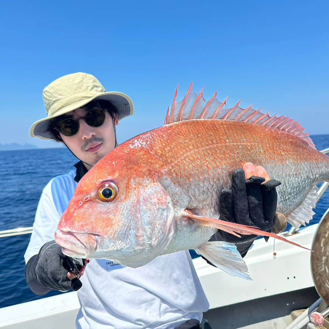 廣瀬臣吾のインスタグラム：「舞鶴ディープタイラバで釣り仲間たちと夏休みしてきました。 いろんな魚と出会えてめちゃくちゃ楽しかった。  魚たちから元気もらったので、今週末のロッキンジャパン全力で楽しみます！よろしくお願いします！」