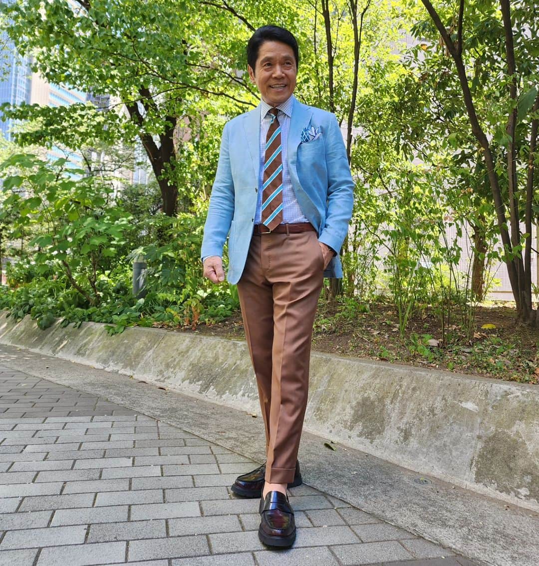 峰竜太のインスタグラム：「#アッコにおまかせ #jacket #tetsuyakanda #shirt #doihokosho #tie #johncomfort #pants #zanella #shoes #colehaan」