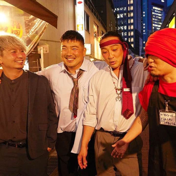 SHOCK EYEのインスタグラム：「7月30日。 今日は湘南乃風の２０歳の誕生日です。  思い返せばほんとうに、沢山の場面を共に過ごしたね。  最高の場面、 最低の場面、 罵声も浴びたし、歓喜も浴びた。 ぶつかり合って、肩組み合って、 うまくいかないことの方が多かったように思うけれど、今日という日を迎えられることを嬉しく思います。 誇らしく思います。  こんな俺に付き合ってくれたメンバー、スタッフに心から感謝しています。  そして何より、 湘南乃風が20年やってこれたのは、 ファンの皆の存在があったから。 こんなデコボコで自分勝手な4人を、、 ありがとう。  心からありがとう。  SHOCK EYE from 湘南乃風  #湘南乃風 #20周年」