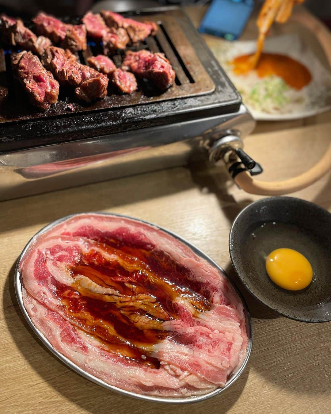 ayaさんのインスタグラム写真 - (ayaInstagram)「＼焼肉女子会🥩／ ⁡ 夏はやっぱりお肉×レモンチューハイ🍋 ⁡ ゆいぴと三国の焼肉食べ放題行ってきたよ〜♡ ⁡ @tokuchan29_tabehoudai @tokuchan29 ⁡ 🐮とくちゃんコース（2980円）+ 🍺ドリンク全種類飲み放題コース（1380円） ⁡ 120分制（20分前ラストオーダー）やねんけど 安すぎる〜！！😂✨ ⁡ 牛タンの厚さも食べ応え充分でびっくり🫢💕  若い学生さんからファミリーまで地元の方から 愛されてる焼肉屋さんでした☺️❤️ ⁡ 〆のチーズビビンバも美味しかったなぁ🧀🙈 ⁡ ⁡ 焼肉ホルモン食べ放題とくちゃん三国店 🕒営業時間 17:00-23:30（LO.22:30） 📍大阪府大阪市淀川区三国本町2丁目17-12 📞06-6399-1020 ⁡ #とくちゃん#大阪焼肉#焼肉食べ放題#食べ放題 #厚切り牛タン#牛タン食べ放題#三国焼肉#大阪グルメ#大阪#大阪ディナー #大阪デート #関西グルメ#三国グルメ」7月30日 11時45分 - aya.v_v.ka