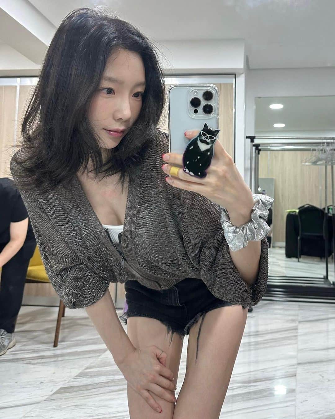 TAEYEONのインスタグラム：「🐈‍⬛🫧  @taeyeon_ss  #태연 #TAEYEON」