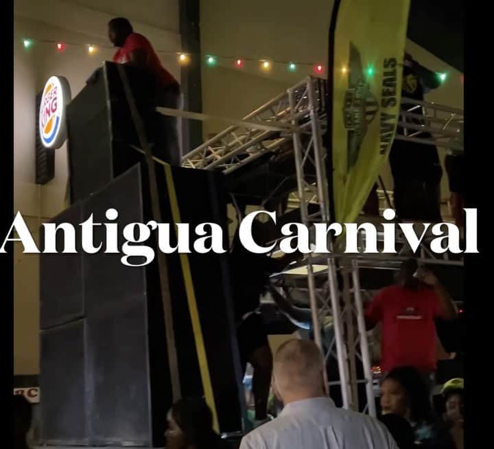 mastasimonのインスタグラム：「Antigua Carnival 🔥🔥🔥 カーニバル行くぞと言われて来たらなかなか カオスでおもろかった！  とりあえず日曜の俺らのイベントに色々な人が来るらしい  #mightycrown #antigua #socacarnival」