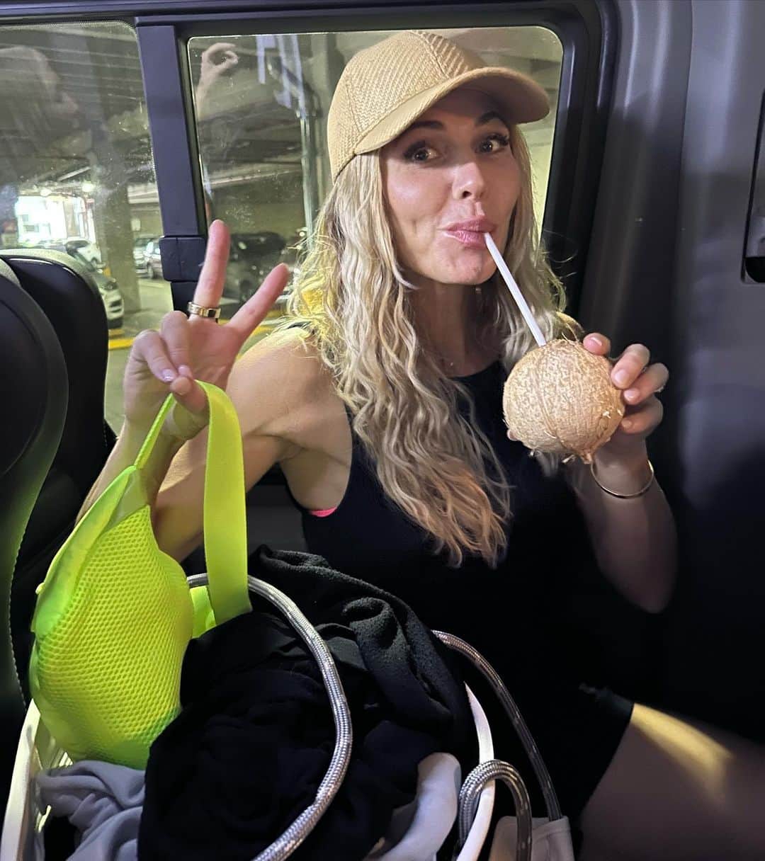 トリー・ウィルソンのインスタグラム：「Costa Rica day 1!  Yoga retreat hosted by @thewonderouswendy & filled with awesome people. So excited for this week.」