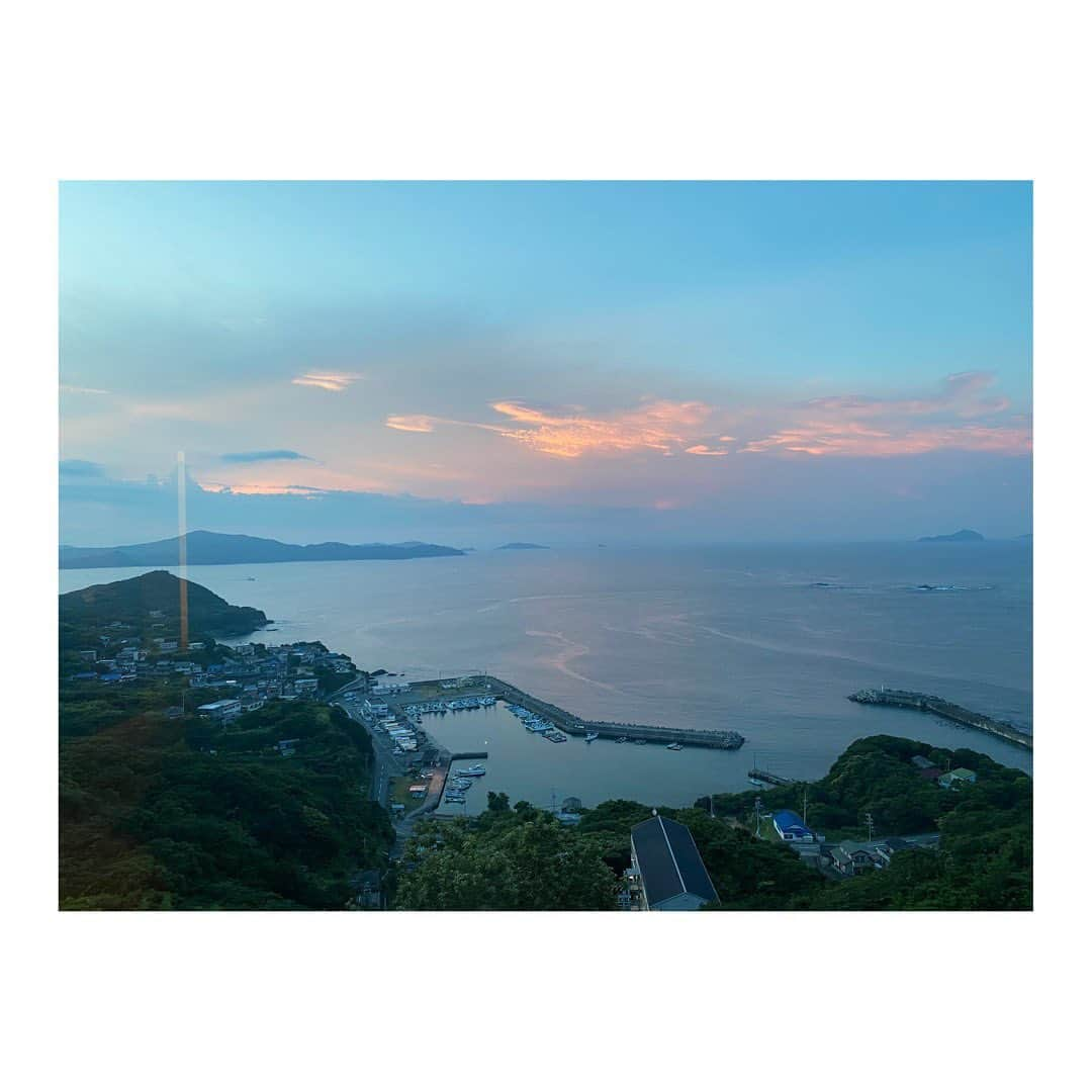 小熊美香さんのインスタグラム写真 - (小熊美香Instagram)「⌚️☀️🌊⛰️  子供達とアクティブに過ごす夏休み🫠😂  ジャブジャブ池でも 海でも川でも山でも 何も気にせず身につけられる G-SHOCKのBABY-Gが大活躍🥹🙌 この色味がたまらん🤤  G-SHOCKといえばカジュアルラインの イメージでしたが、 最近は色々なモデルが発売されていて そのバリエーションの豊富さにもビックリ🫢✨  過酷な暑さの夏休み… みんな元気に乗り切れますように😮‍💨😂🫠☀️  #G-SHOCK #G-MS #ISHIDA #勝手にPR 笑 #夏休み前半戦💪」7月30日 12時03分 - ogumamika