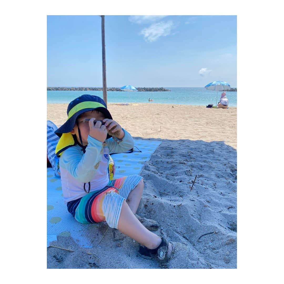 小熊美香さんのインスタグラム写真 - (小熊美香Instagram)「⌚️☀️🌊⛰️  子供達とアクティブに過ごす夏休み🫠😂  ジャブジャブ池でも 海でも川でも山でも 何も気にせず身につけられる G-SHOCKのBABY-Gが大活躍🥹🙌 この色味がたまらん🤤  G-SHOCKといえばカジュアルラインの イメージでしたが、 最近は色々なモデルが発売されていて そのバリエーションの豊富さにもビックリ🫢✨  過酷な暑さの夏休み… みんな元気に乗り切れますように😮‍💨😂🫠☀️  #G-SHOCK #G-MS #ISHIDA #勝手にPR 笑 #夏休み前半戦💪」7月30日 12時03分 - ogumamika