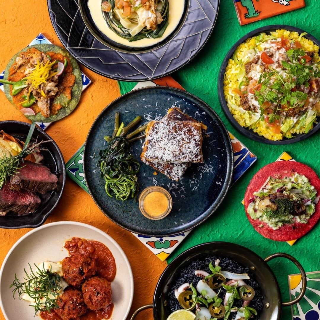 ESTINATE HOTELのインスタグラム：「🌴🍹🌮 オリジナル琉球メキシカンランチ、遂に登場！ 🌮🍹🌴⁠ ⁠ 2023年8月1日（火）より、待望の"琉球メキシカン"テーマで、沖縄の地元食材をふんだんに使用した創作メキシカンランチコースをお楽しみいただけます！🎉🏝️🌮⁠ ⁠ タコス、キューバサンド、タコライス、パエリアなど、バリエーション豊かなメイン食材が1,500円からご用意！お客様の好みに合わせてお選びいただけるので、ゆったりホテルで友人と楽しむランチコースや、お昼休みに1人で贅沢に味わう会社員の方にもぴったりです。😋💼👭⁠ ⁠ 予約も不要なので、気軽に訪れて、彩り豊かなホテルの創作メキシカンランチコースを目と舌でお楽しみください！🍽️🎨⁠ ⁠ 期間限定の特別メニューなので、お見逃しなく！皆さまのご来店、心よりお待ちしております！🤗💕⁠ ⁠ ■８月の営業時間について■⁠ ⁠ 【モーニング】7:00-10:30⁠ 【ランチ】11:30-15:00（月-金） 　　　　　11:30-16:00（土・日・祝日）⁠ 【ディナー】18:00-23:00(L.O 22:00)⁠ ⁠ 定休日：モーニング無休、ランチ＆ディナーは不定休⁠ 8月16日(水)・22日(火)・30日(水)ランチ及びディナーをお休みいたします。⁠  ⁠ ⁠ ====⁠ ⁠ 🕊️シェア大歓迎⁠ #estinatelounge での食事体験をシェアくださった方はご紹介させていただくかも！投稿お待ちしております！⁠ ⁠ 📍@estinate_hotel_naha 旅の次がみつかるカジュアルホテル⁠ ⁠ ====⁠ #livelyshotel⁠ #estinatehotel⁠ ⁠ #LIVELYHOTELS #ライフスタイルホテル ⁠ #デザインホテル #おしゃれホテル  #ホテルライフ #ホテルステイ ⁠ #japanhotel #japanesehotel #lifestylehotel #designhotel #traveljapan #discoverjapan ⁠#japantrips ⁠ #タコス＃沖繩ランチ #ランチコース #地元食材 #ホテルランチ #沖縄グルメ #メキシカン」