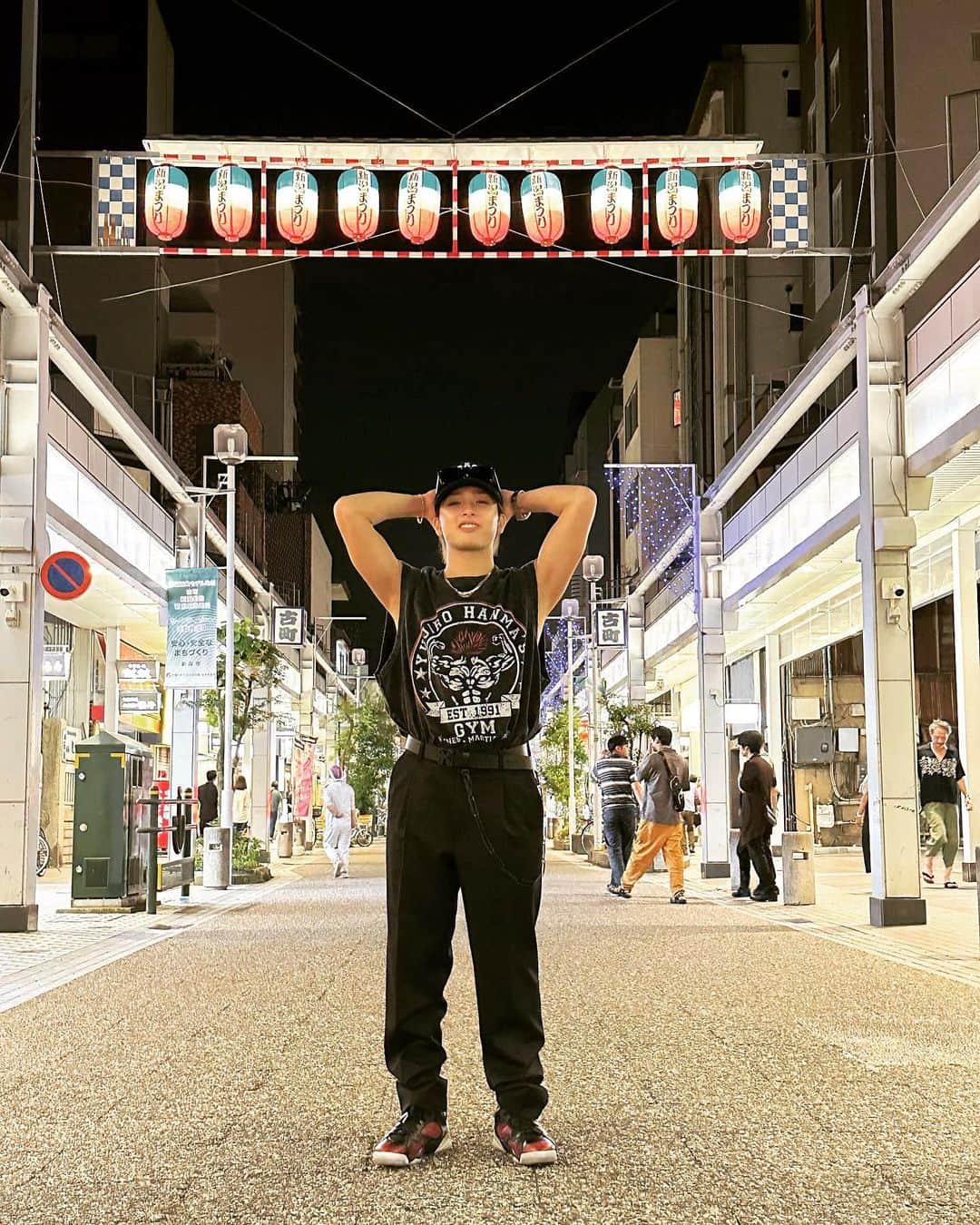 荒木駿平のインスタグラム：「新潟公演ありがとうございました🌾  最高に楽しすぎて一瞬で終わっちゃいました😭  新潟の余韻に浸りつつ札幌公演に向けて美味しいご飯でパワー蓄えます！  新潟の皆様ありがとうございました！！  #ayumihamasaki  #ayu47都道府県tour  #新潟 #次は札幌 #絶対味噌ラーメン食べる #千葉終わりに食べてから我慢してたからいいよね #札幌のおすすめ教えてください」