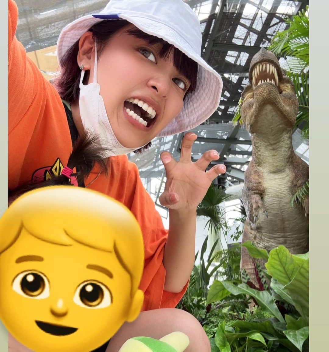 大滝友梨亜のインスタグラム：「甥っ子と一緒に 恐竜と花展に行ってきました🦖  甥っ子が大喜びでおばさんは大満足です。   #県立植物園   #恐竜と花展  #新潟」
