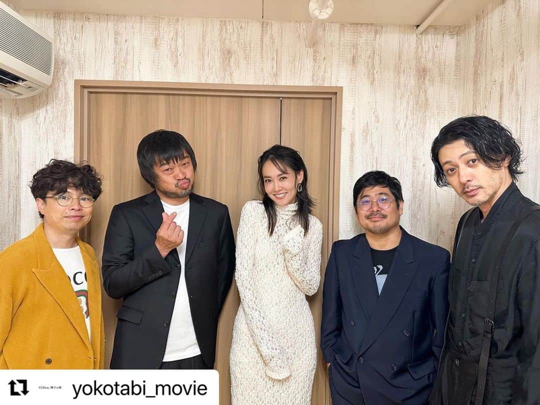 菊地凛子さんのインスタグラム写真 - (菊地凛子Instagram)「『６５８ｋｍ、陽子の旅』 ⁡公開記念舞台挨拶  in #ユーロスペース & #テアトル新宿   暑い中、足を運んでくださったみなさま、本日にありがとうございました。  大切な作品をみなさまとシェアできて、とても嬉しく思います。  この作品がみなさまと共に飛び立って、旅をしてくれることを祈ってやみません。  @yokotabi_movie  #陽子の旅   #陽子の旅 をつけて感想を聞かせてください🫶  #菊地凛子 #竹原ピストル  #浜野謙太  #オダギリジョー #熊切和嘉  Styling: @tomokojima__  H&M: @ryotanakamu」7月30日 13時12分 - rinkokikuchi