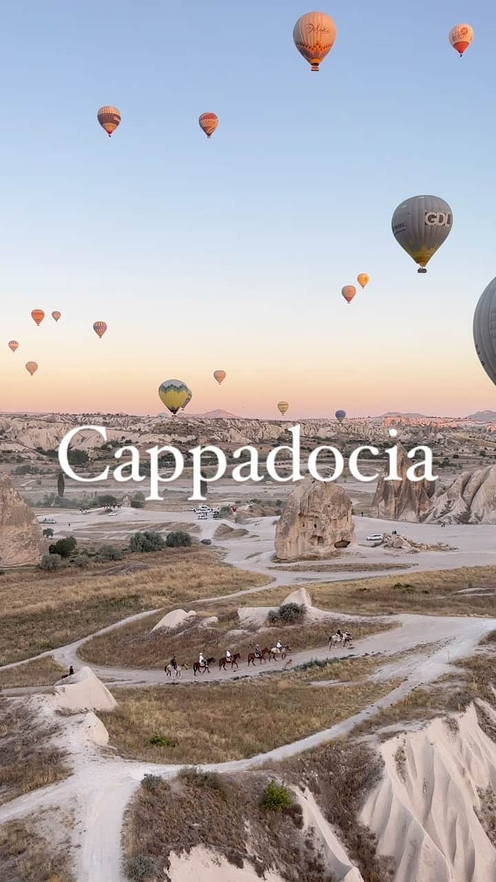 泉玲菜のインスタグラム：「. . Cappadocia ヨーロッパ一ヶ月旅行中🇹🇷✨ . .#Cappadocia #ヨーロッパ  #気球 #traveler  #travelreels」