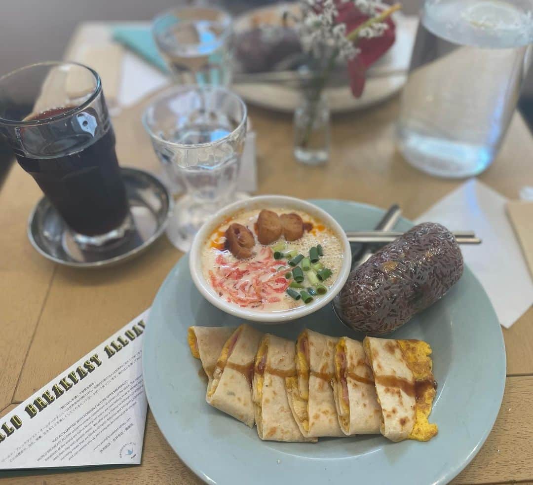 のインスタグラム：「「朝ごはんを通して世界を知る」  世界の朝ごはんが食べられるカフェ🍽️  私がたべたのは台湾の朝ごはん🥚 卵焼きのような蛋餅が美味しかったです😊  #世界の朝ごはん #朝ごはん#breakfast  #台湾料理  #吉祥寺グルメ」