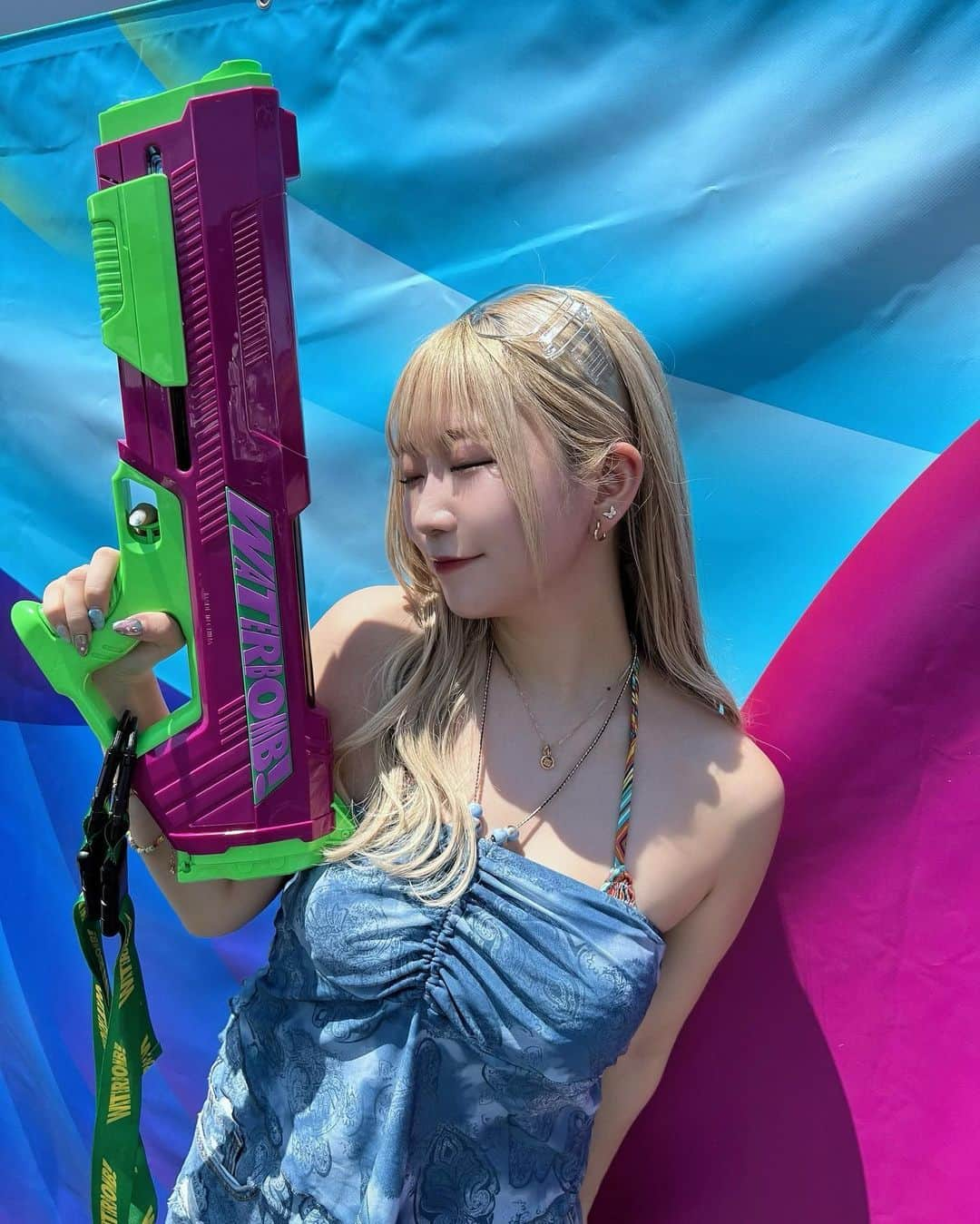 米田みいなさんのインスタグラム写真 - (米田みいなInstagram)「🔫💦🔫💦  water bomb 行って来た！！！  最高すぎたっ 激あち  夏は部屋に引きこもってたタイプだから初夏フェス！笑 最高だったぁ  jp the wavyさんご飯に並んどって歌声しかきけんかった！！！！ くそぉぉ！！！  まぁでもご飯の列の中で1番乗ってたからいいけどね⭐︎  #waterbomb #waterbombjapan #ウォーターボム #夏フェス #フェスコーデ #shein #夏コーデ #金髪ロング #ハイトーンカラー  #japanesegirl #좋아요반사　#셀카　#フェスファッション #水着 #水着コーデ」7月30日 13時25分 - miina_yoneda