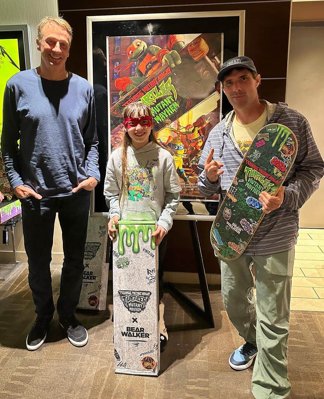 トニー・ホークのインスタグラム：「We like turtles… especially when: written / produced by Seth Rogen soundtracked by Trent Reznor & Atticus Ross and *SPOILER ALERT* skaters help save the day (no surprise there) #TMNTMovie #MutantMayhem opens everywhere August 2nd.」