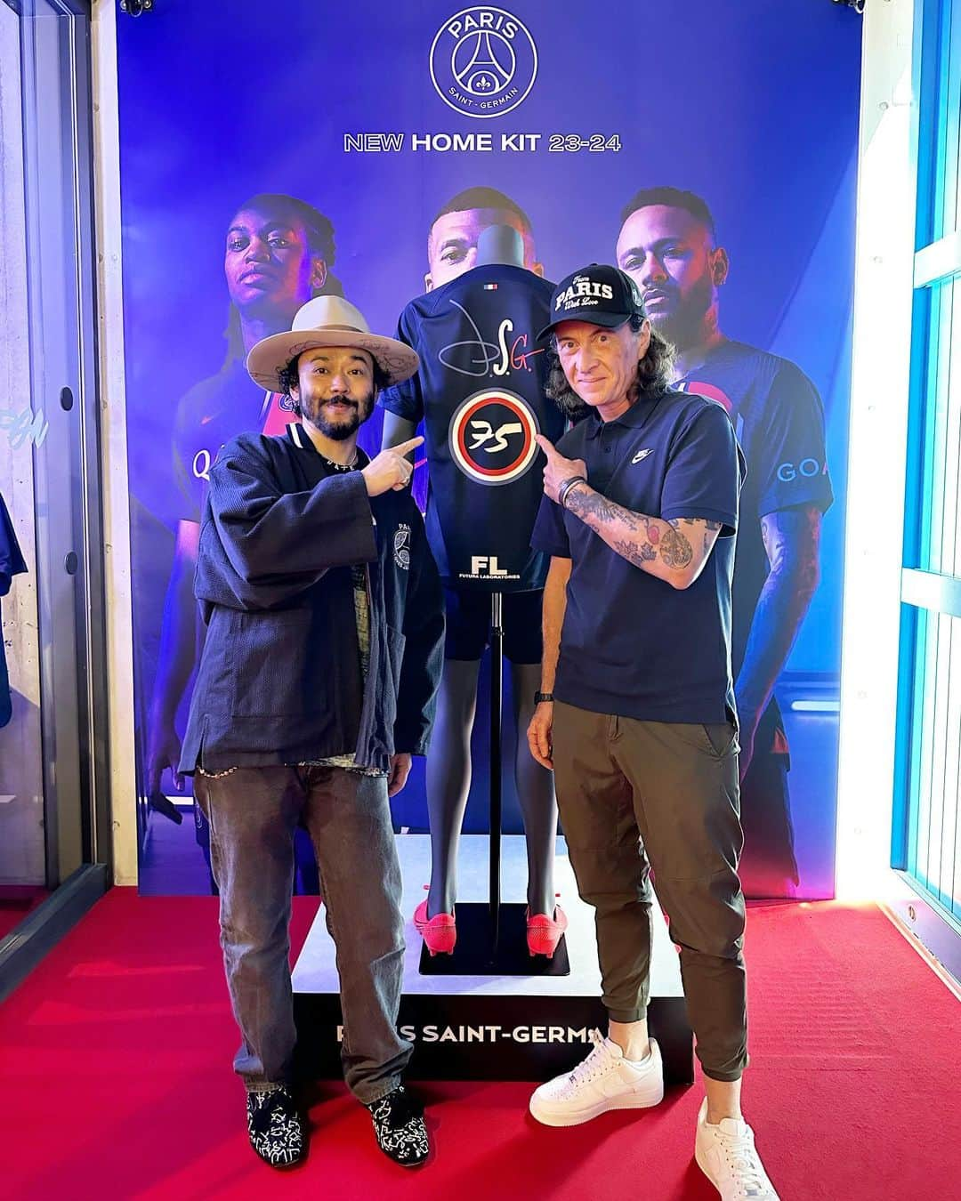 小木 "Poggy" 基史さんのインスタグラム写真 - (小木 "Poggy" 基史Instagram)「@psg PARIS LOVES JAPAN OMOTESANDO POP UP STORE opening event.  襤褸プリントのジャージーは残りわずかで、 @psg_store_tokyo_edifice 表参道のポップアップのみまだご購入できるとの事ですのでぜひ足を運んでみてください🙏 #psg #parissaintgermain」7月30日 13時54分 - poggytheman