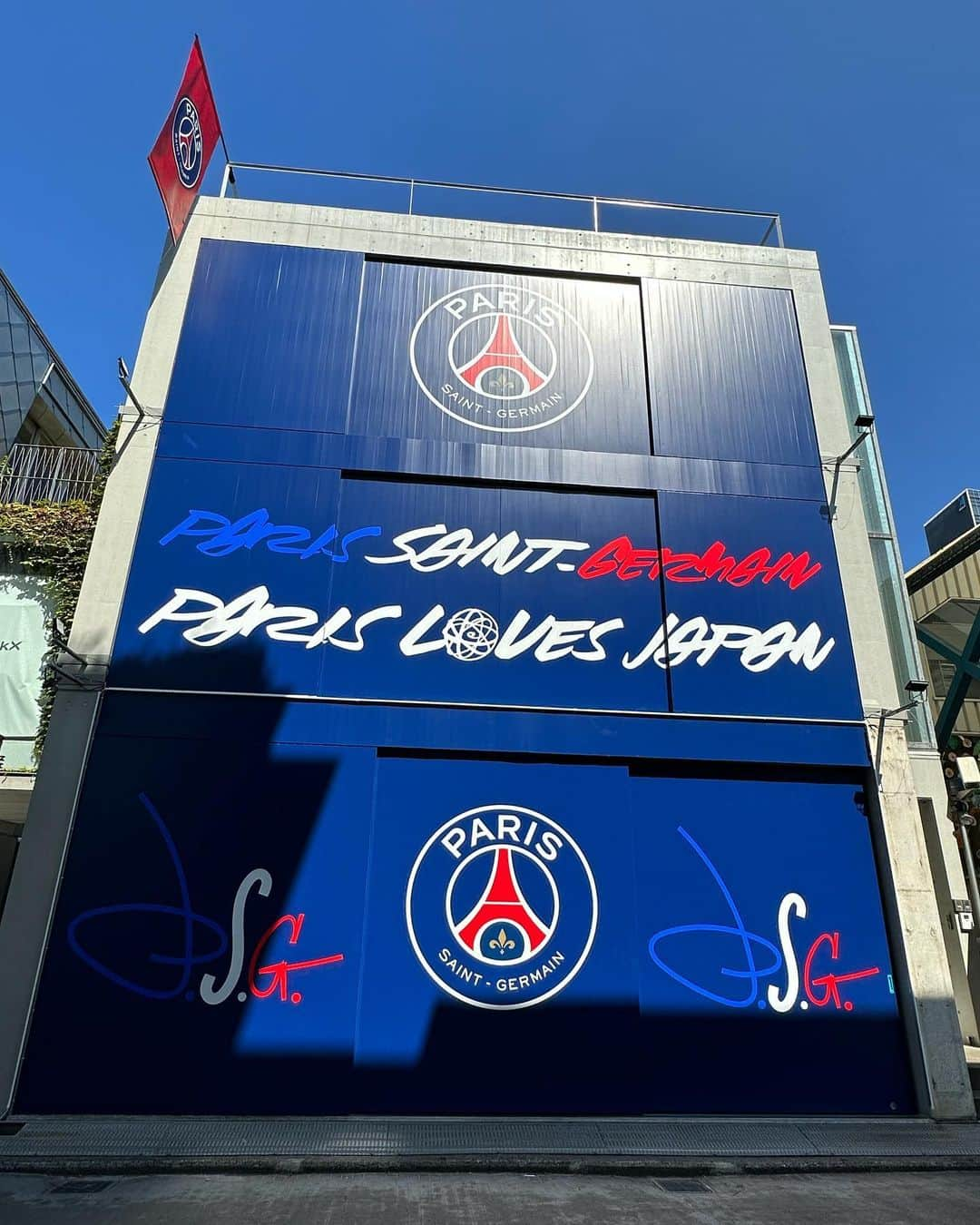 小木 "Poggy" 基史さんのインスタグラム写真 - (小木 "Poggy" 基史Instagram)「@psg PARIS LOVES JAPAN OMOTESANDO POP UP STORE opening event.  襤褸プリントのジャージーは残りわずかで、 @psg_store_tokyo_edifice 表参道のポップアップのみまだご購入できるとの事ですのでぜひ足を運んでみてください🙏 #psg #parissaintgermain」7月30日 13時54分 - poggytheman