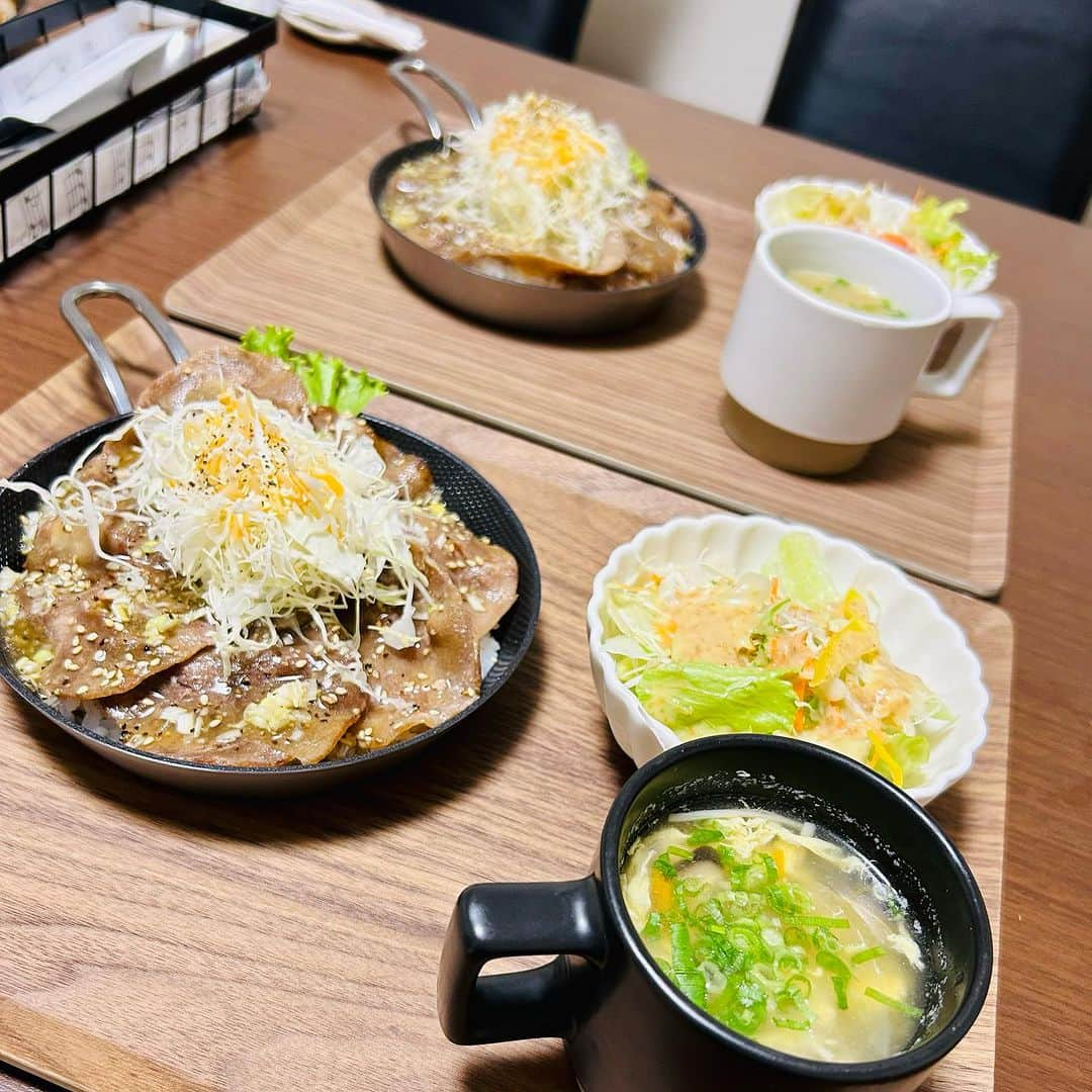 世手子さんのインスタグラム写真 - (世手子Instagram)「Oita gourmet🍽️ Comes with salad and soup🥗 family lunch🍙🍱 家族でお出かけ(≧∀≦) @yakinikudonmoomoo.ozaiten  #焼肉丼専門店モーモー大在店 #ネギ塩タン #大分焼肉 #大分グルメ #大分市グルメ してきたよ(o^^o) サラダもスープもついてきてお気に入り（＾ν＾） 家族で楽しめるよ(〃ω〃) お子さまも楽しめるスペースがあるので素晴らしい(=´∀｀)  @jossdrops_  #jossdrops #金属アレルギー対応 #ハートピアス #パールピアス かわいい(^_^) ゴールドでお出かけ)^o^( #ドタバタ育児  #二児のママ  #2児育児 #赤ちゃんのいる暮らし  #3歳男の子 #3歳差育児  #二児の母 #二児ママ  #ママシンガー  #二児育児 #2児ママ #2児のママ #赤ちゃんのいる生活 PR」7月30日 14時00分 - rojide