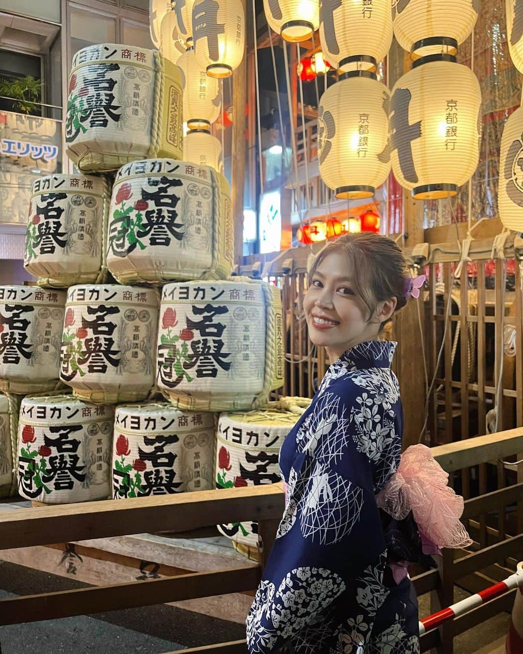 のインスタグラム：「、 お祭りたくさんやってて嬉しいね✨  浴衣も屋台も祭りの音もだいすき🩷  みんなは行きましたかー？  まだの人も、まだまだチャンス あるよね☺️☺️🌈私もまた行く🌻 、 、 、 #つぼみ大革命 #つぼみ #吉本 #よしもと #アイドル #idol #大阪 #東京 #神戸 #ライブ #instagood #いいね #フォローミー #浴衣 #浴衣女子 #浴衣ヘア #浴衣コーデ #祭り #祭り女子」