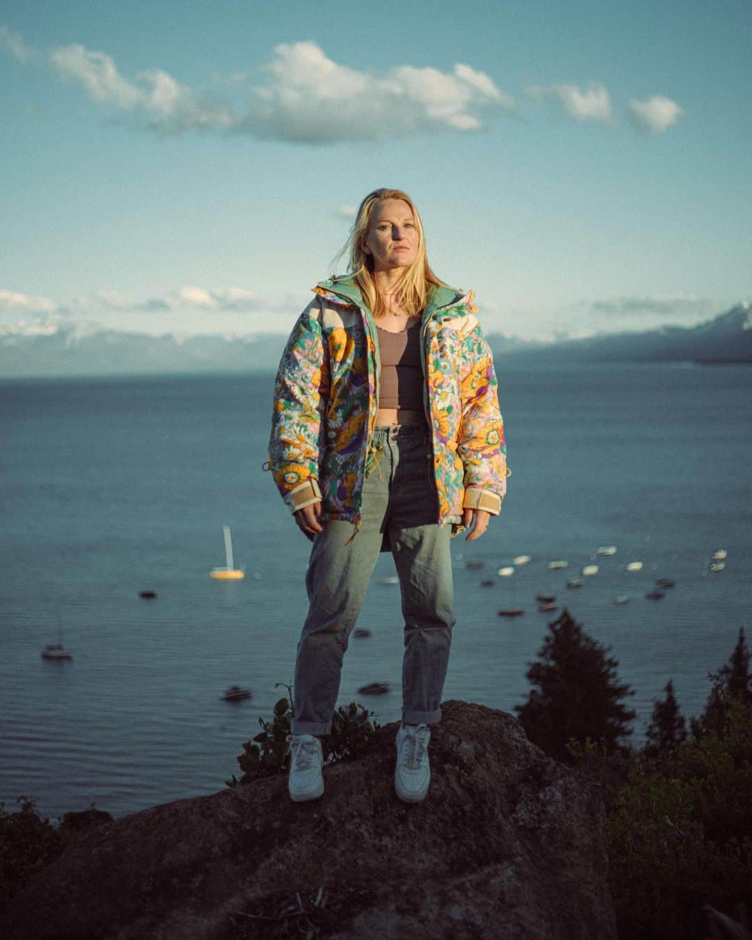 エミリー・ハリントンさんのインスタグラム写真 - (エミリー・ハリントンInstagram)「some fun ones on just another glory evening in Tahoe 🌻💫@thenorthface x Gucci x @susietheis 📸」7月31日 1時13分 - emilyaharrington