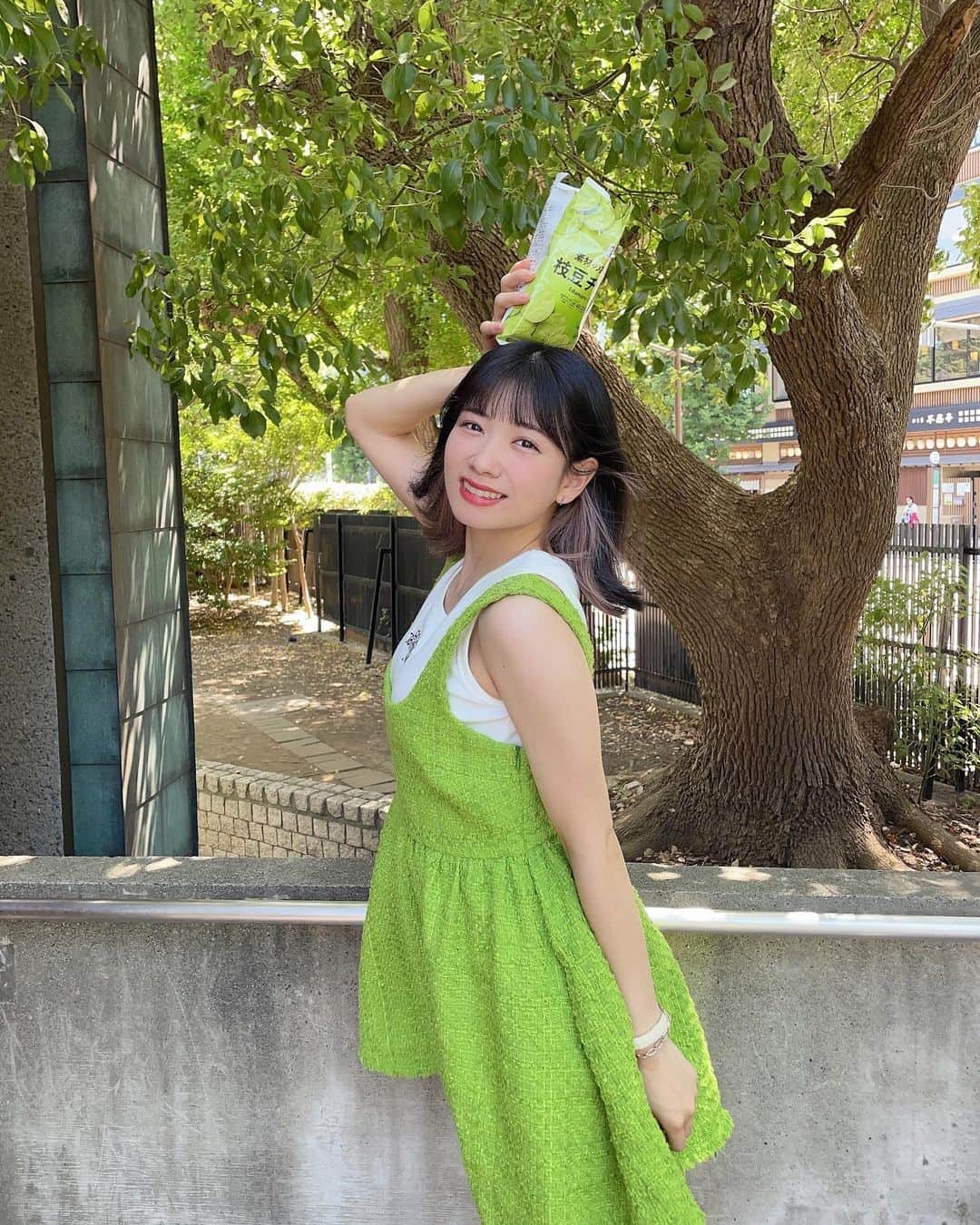 高萩千夏さんのインスタグラム写真 - (高萩千夏Instagram)「枝豆チップスの人  今日も今日とてライブでした！ 一日二本ライブと夏感じてます！  みんなの声と魂ぶつかり合って 毎回楽しんでライブさせてもらってます。  なによりにきふぁみの熱量に日々感謝で、 みんなの熱量が周りを動かしてるなって。 そんな輪がもっともっと大きく広がりますように…🌿🫘」7月30日 23時43分 - chinatsu_takahagi_uug2ki