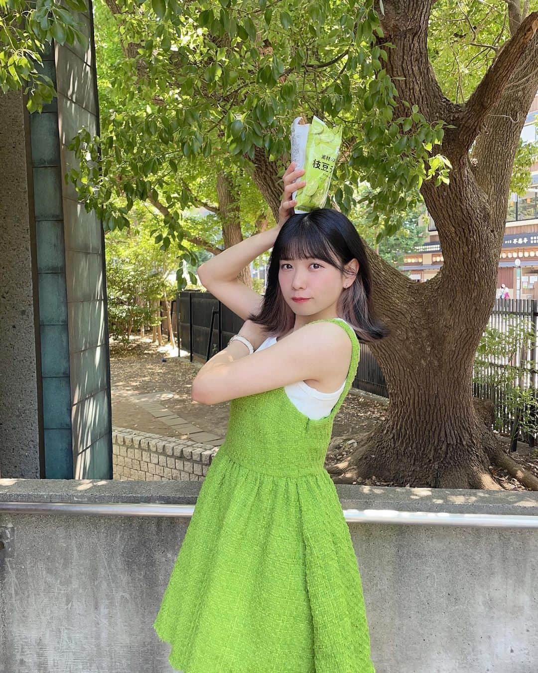 高萩千夏さんのインスタグラム写真 - (高萩千夏Instagram)「枝豆チップスの人  今日も今日とてライブでした！ 一日二本ライブと夏感じてます！  みんなの声と魂ぶつかり合って 毎回楽しんでライブさせてもらってます。  なによりにきふぁみの熱量に日々感謝で、 みんなの熱量が周りを動かしてるなって。 そんな輪がもっともっと大きく広がりますように…🌿🫘」7月30日 23時43分 - chinatsu_takahagi_uug2ki