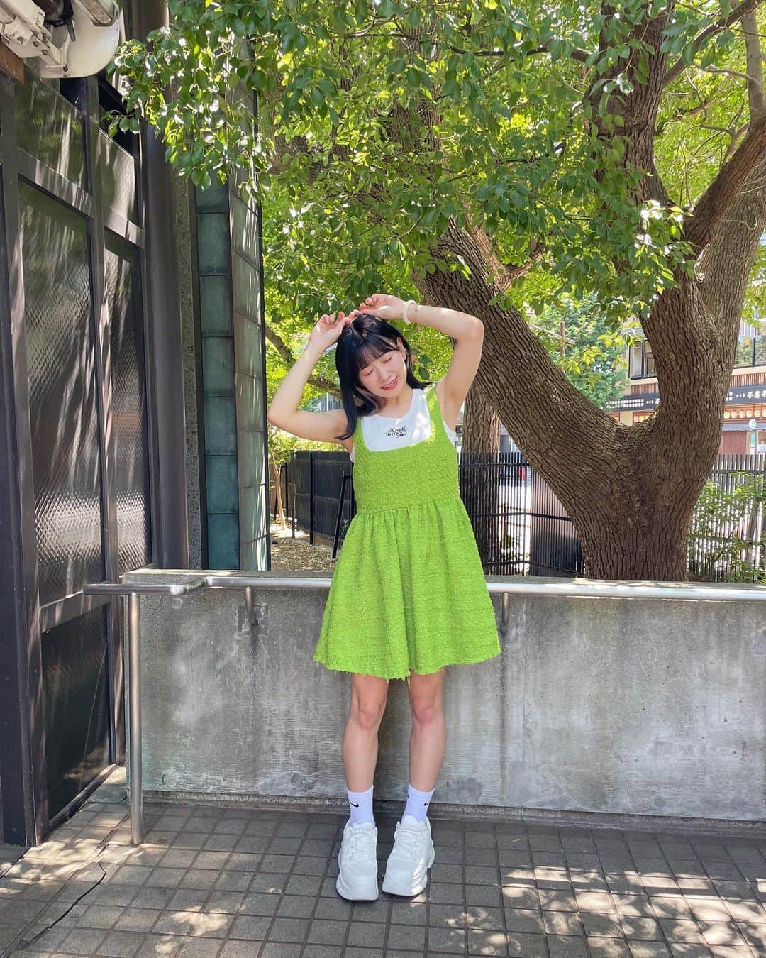 高萩千夏さんのインスタグラム写真 - (高萩千夏Instagram)「枝豆チップスの人  今日も今日とてライブでした！ 一日二本ライブと夏感じてます！  みんなの声と魂ぶつかり合って 毎回楽しんでライブさせてもらってます。  なによりにきふぁみの熱量に日々感謝で、 みんなの熱量が周りを動かしてるなって。 そんな輪がもっともっと大きく広がりますように…🌿🫘」7月30日 23時43分 - chinatsu_takahagi_uug2ki