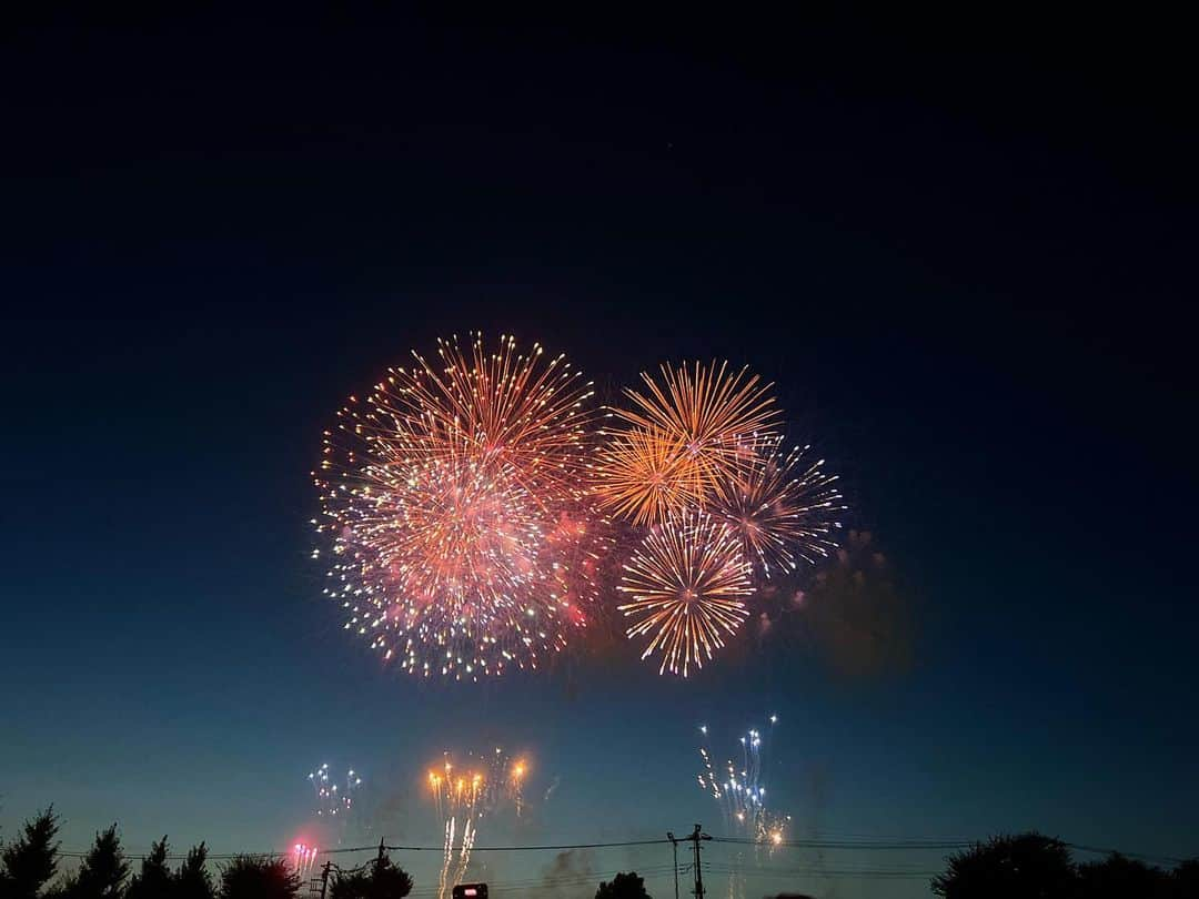 永井里菜のインスタグラム：「. . 夏の風物詩、花火大会🎐 . 幻想的な夏の夜空に魅入ってしまいました。 . さいたま市はまだまだ花火大会が続きますので、ぜひ❣️ .」