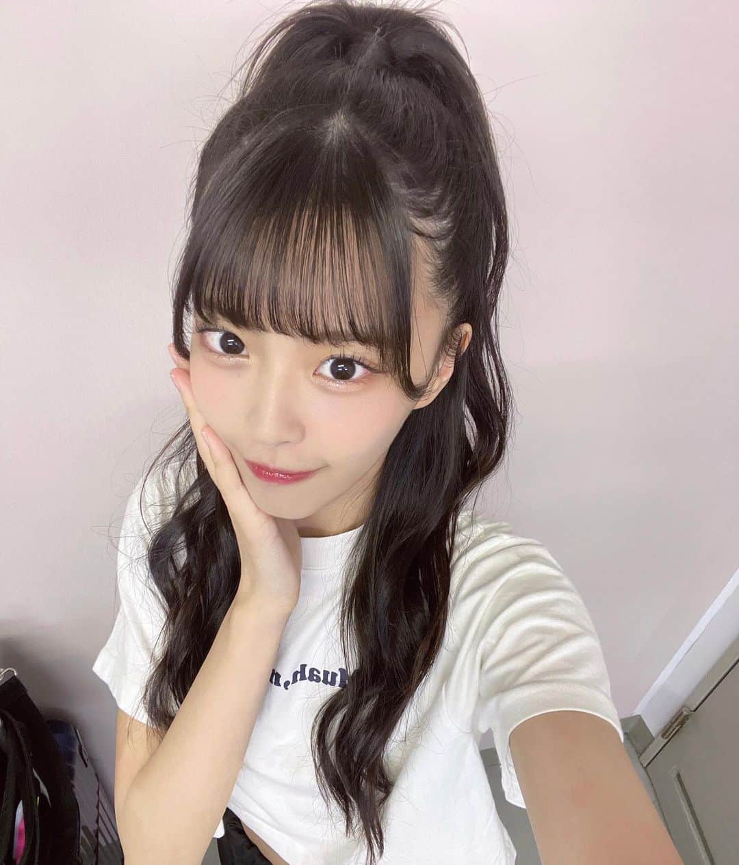 桜田彩叶のインスタグラム：「強めな感じにして頂きました 💖 また公演来てくださいね 🌙  3枚目メイクに注目 🫶🏻   #nmb48  #アイドル  #アイドルメイク  #ピンクメイク  #ハーフアップ  #ハーフアップアレンジ  #ヘアアレンジ  #muahmuah」