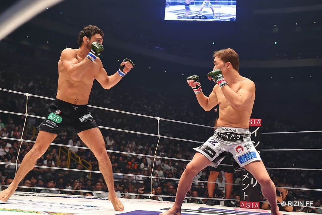 榊原信行さんのインスタグラム写真 - (榊原信行Instagram)「本日は超RIZIN.2をLIVE観戦して頂き誠に有難うございました。  圧倒的な現実を突きつけられ、皆さん悲しみや切なさ、やるせなさに襲われていませんか？ 私は格闘技の真の魅力は、予定調和に終わらない、この圧倒的な現実を突きつけられる事だと思います。  今日勝った選手、負けた選手含め、RIZINの誇り高き選手達の儚くて、美しくて、逞しい生き様をこれからもどうぞ見届け、応援し続けて下さい！  Thank you all for tuning into SUPER RIZIN.2.  Are you all emotionally spent with all of the excitement and sorrow?   I think the thrill and agony that we all experience through watching fights is exactly what keeps us loving the sport.   Please continue to watch and support our story!   #超RIZIN2 #SUPERRIZIN2 #BellatorxRizin2 #朝倉未来 #ヴガールケラモフ #MikuruAsakura #vugarkaramov」7月30日 23時58分 - nobu_sakakibara