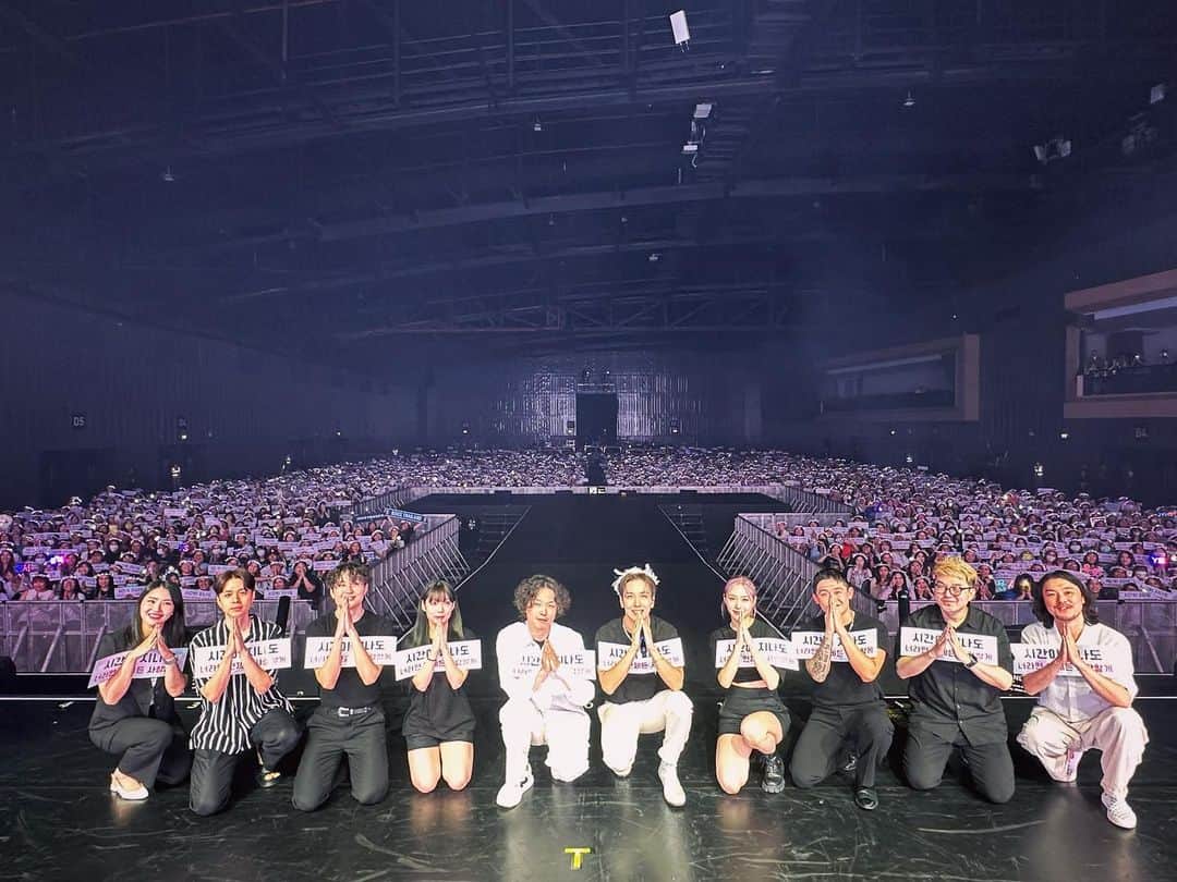 チョン・ヨンファのインスタグラム：「All rounder Bangkok까지 완료 했습니다. 멋진 공연 만들어준 방콕! 고마워요❤️‍🔥 이름은 올라운더 였지만, 모든 스텝들과 함께 만든 투어였어요. 감사합니다 모두 !! 앞으로 또 멋진 앨범과 투어로 만나요❤️‍🔥🫡 love u all 🤙❤️‍🔥」