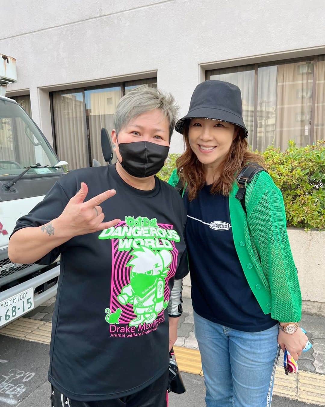 井上貴子のインスタグラム：「ドレイク森松選手  接点がないようで  実は ちゃんと繋がっている  倖田來未ちゃんとの写真を載せると 必ずLINEしてくるしー（笑） モチロンそれだけじゃないよ  今日は敵  でも  主役はドレイク森松  会場の雰囲気からして この日のために注いできたんだな と解る愛のこもったイベントでした  満員御礼  おめでとうございます  大入り頂きました  縁起良いので 袋のまんまお財布の中で御守りにした  帰りにツーショット  久々に大阪に来たよ  もりまっちゃんありがとー♡ おつかれちゃーーん  Happyで^ ^  プロフィール画面に記載のURLより 通販サイト「神取屋」に飛べます^ ^  #井上貴子  #LLPWX #大谷くんがんばれ #女子プロレス #デビュー35周年 #ドレイク森松 #大阪 #大入り袋 #haoming #https://www.youtube.com/c/takacoinoue  #cacatocacat #LLPWX通販サイト神取屋 #感謝」