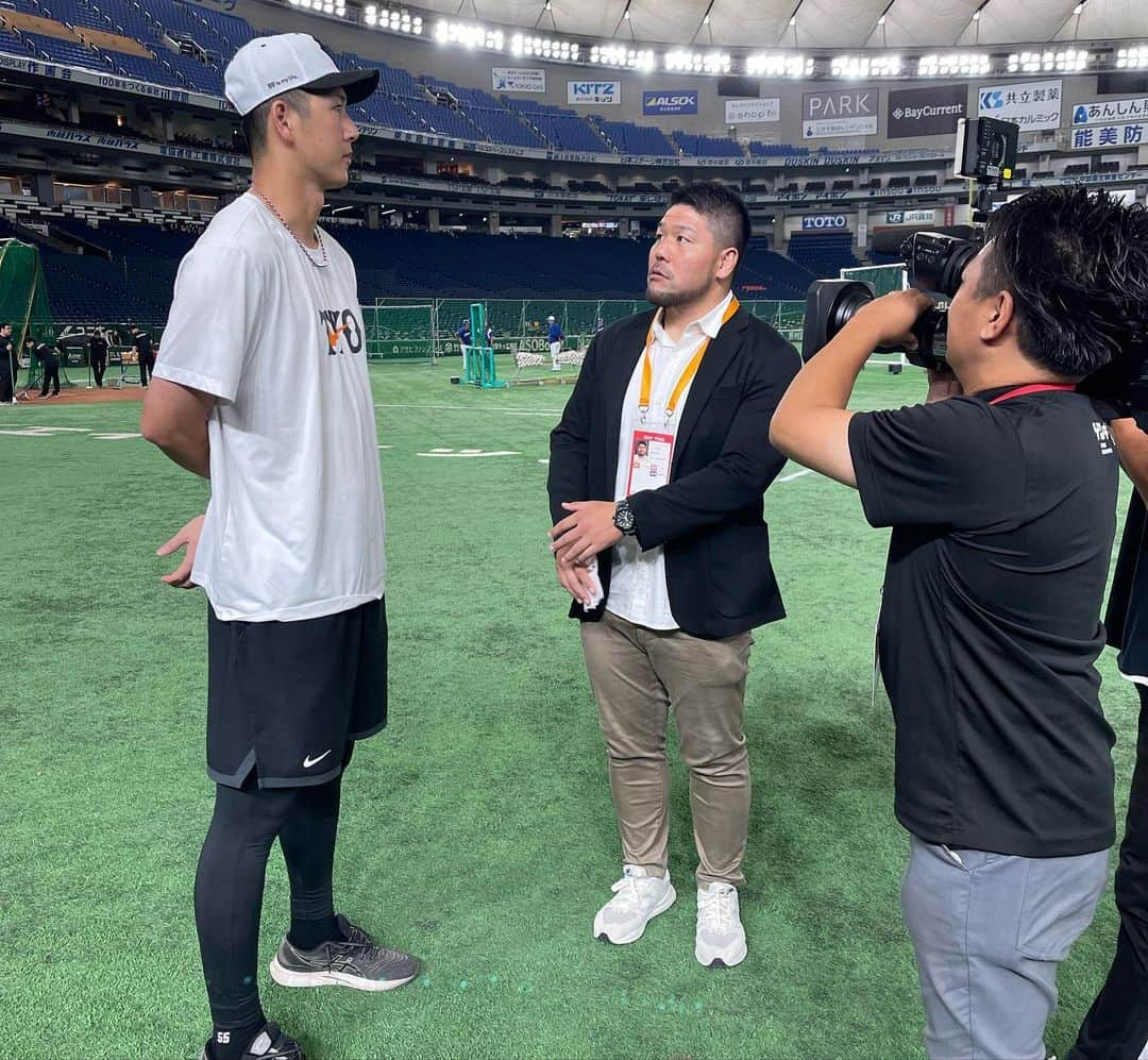 畠山健介さんのインスタグラム写真 - (畠山健介Instagram)「巨人、秋広選手⚾️に取材🎤 @akihiro_yuto55   見上げる程、大きいのに顔は小さい。そして心は広い。すごい。  秋広選手！ありがとうございました！  #読売ジャイアンツ #読売巨人 #ジャイアンツ #巨人 #G #秋広優人 選手 #秋広 選手 #55 #オムライス #東京ドーム #みんなのスポーツ #テレビ東京 #野球 #baseball #プロ野球 #rugby #ラグビー」7月31日 0時33分 - hatake03