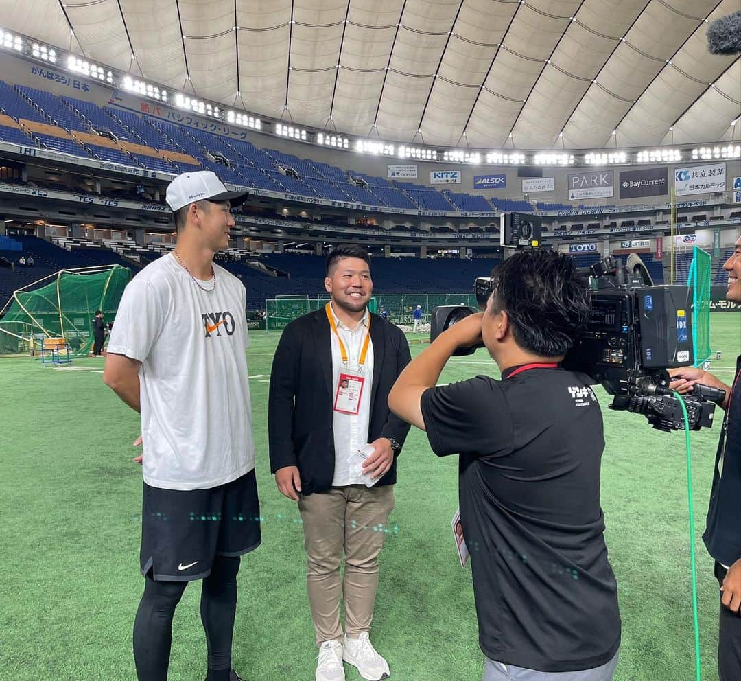 畠山健介さんのインスタグラム写真 - (畠山健介Instagram)「巨人、秋広選手⚾️に取材🎤 @akihiro_yuto55   見上げる程、大きいのに顔は小さい。そして心は広い。すごい。  秋広選手！ありがとうございました！  #読売ジャイアンツ #読売巨人 #ジャイアンツ #巨人 #G #秋広優人 選手 #秋広 選手 #55 #オムライス #東京ドーム #みんなのスポーツ #テレビ東京 #野球 #baseball #プロ野球 #rugby #ラグビー」7月31日 0時33分 - hatake03