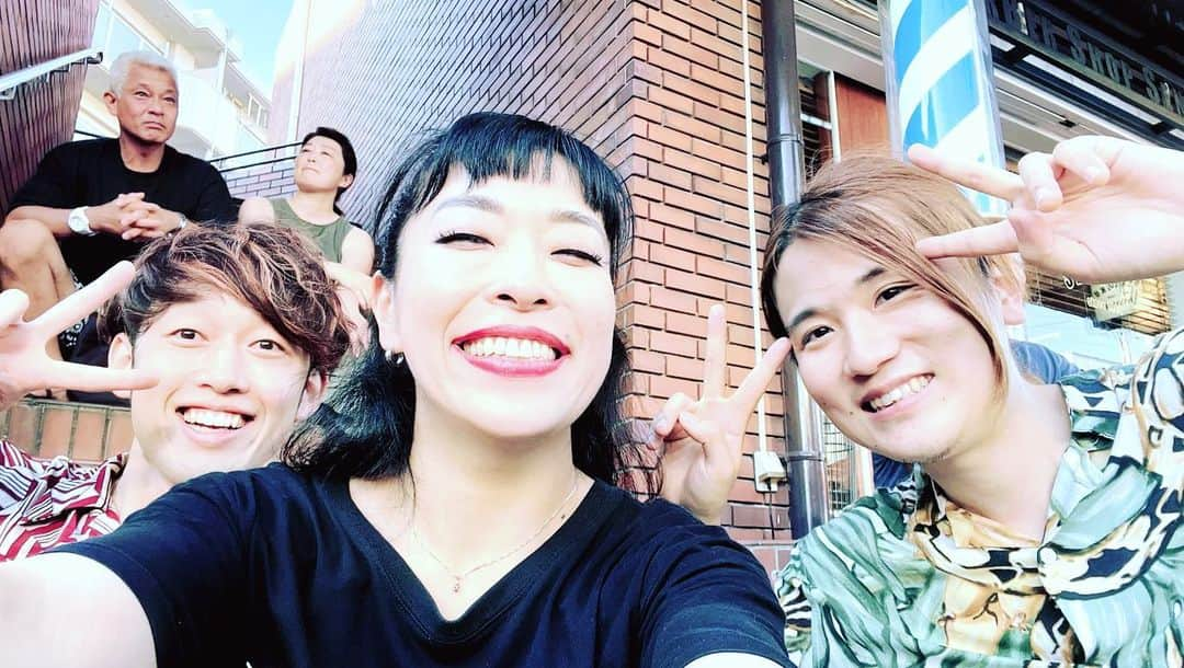 SATOKOさんのインスタグラム写真 - (SATOKOInstagram)「たまプラーザ商店街の夏祭り♡ 摩季姉曲を歌う娘、笑 夏だわぁ♡ ギャラ出ないのにきてくれた友だちに感謝♡特に一馬はNHKの収録から走れメロスしてくれてありがとう、笑 ちなみにうちらの前の可愛い高校生ガールズバンドのボーカルはわたしの姪でした♡」7月31日 0時37分 - fc_satoko