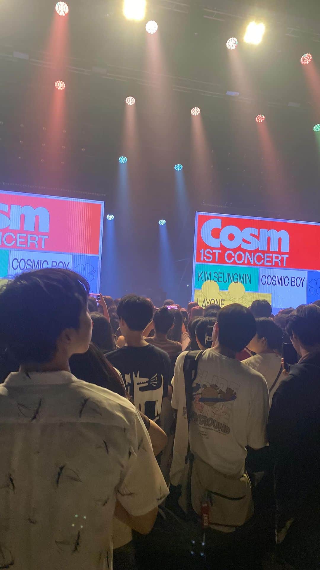 ヘミのインスタグラム：「COSM 1st concert   이젠 무슨 노래를 들어도 장르적으로 나누려하고 해석하려고 하는 편견있는 귀가  되어버렸지만, 공연을 보는 시간은 너무나 좋다.  기운 좋은 분들께 기를 받고온 느낌!!⛱  #cosm #공연」