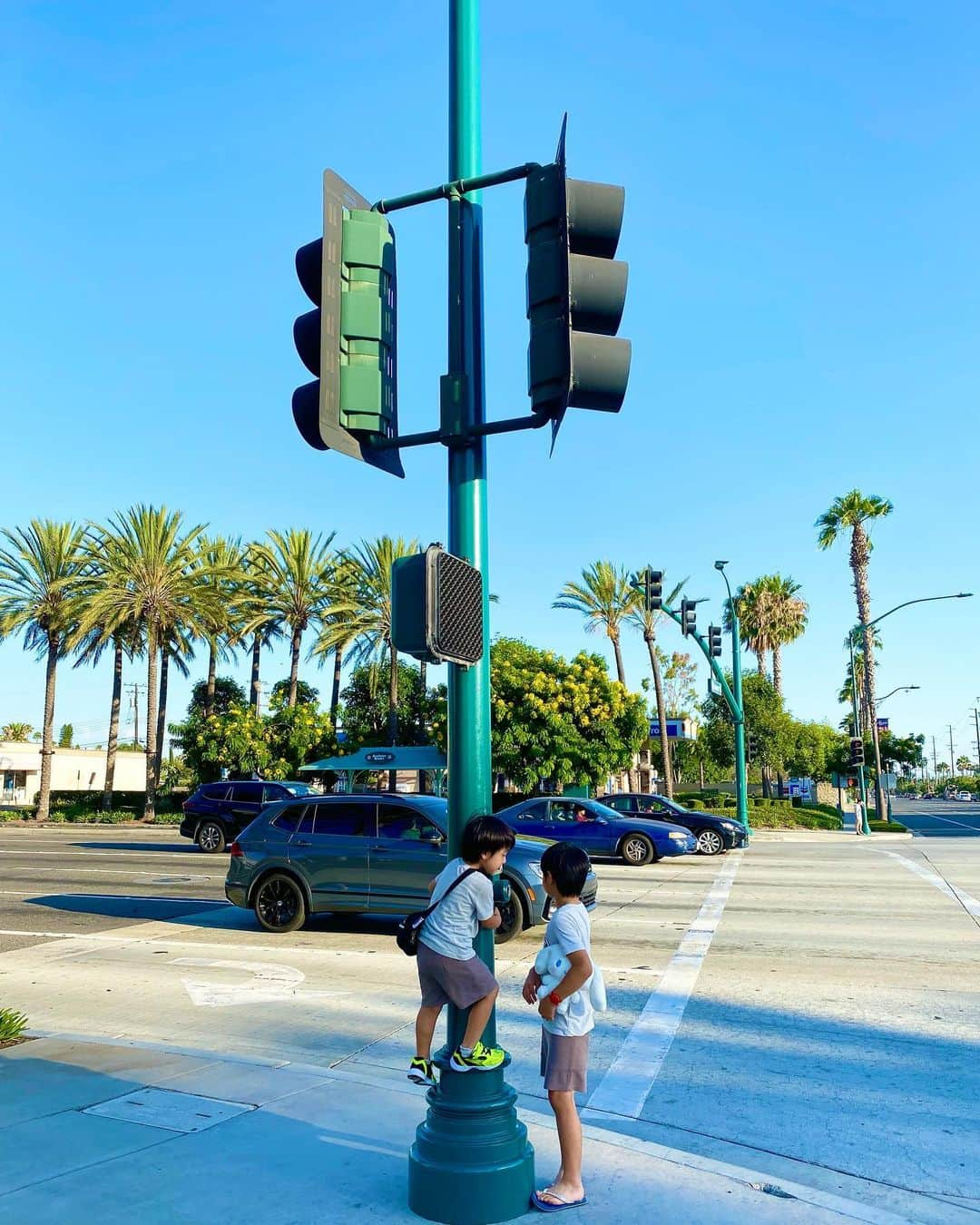 涼紫央さんのインスタグラム写真 - (涼紫央Instagram)「11年ぶりに Los Angelesに来ました。 車で Anaheim、Santa Anaへ。 #LosAngeles」7月31日 0時58分 - toitoitoi